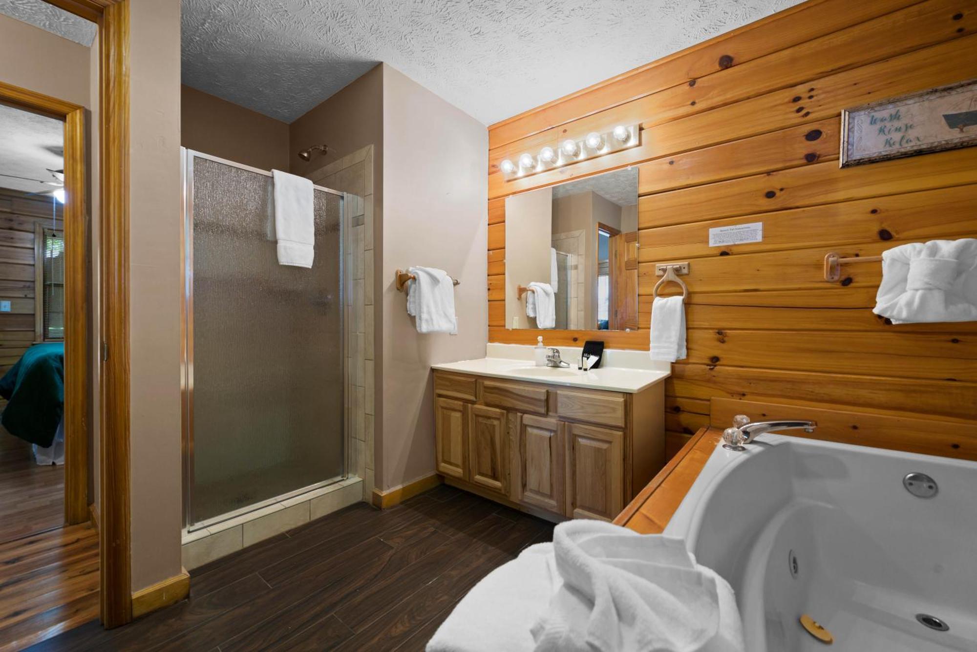 Fall Special! Dollywood At 2 Min & Heated Indoor Pool * Sevierville