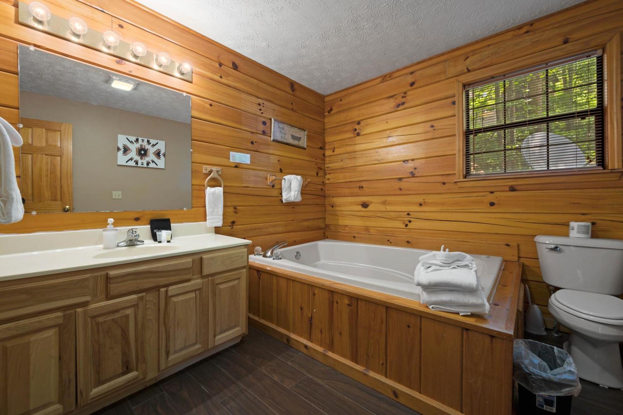 Fall Special! Dollywood At 2 Min & Heated Indoor Pool *